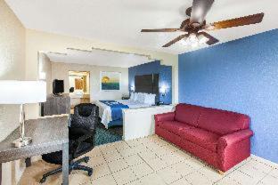 Days Inn & Suites By Wyndham Braunig Lake Elmendorf Værelse billede